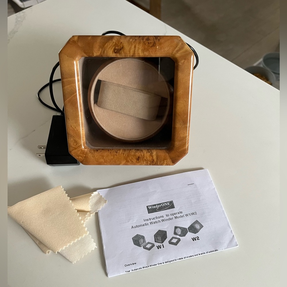 Constantine single watch winder.